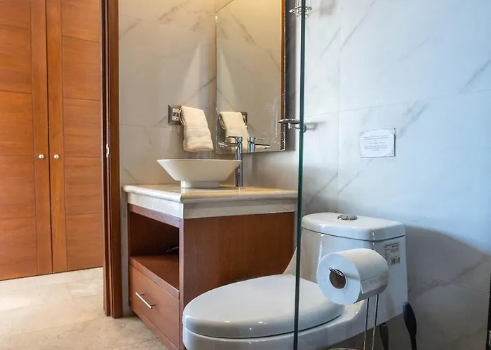 Beautiful 2bd 2bth, Ocean Views