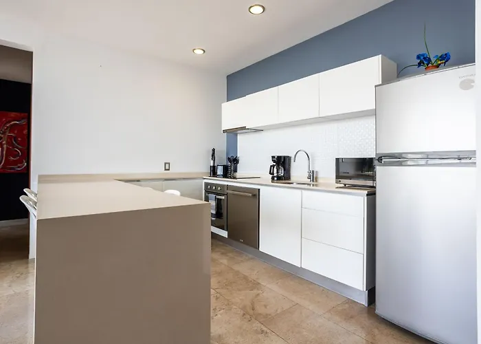 Apartment Beautiful 2bd 2bth, Ocean Views